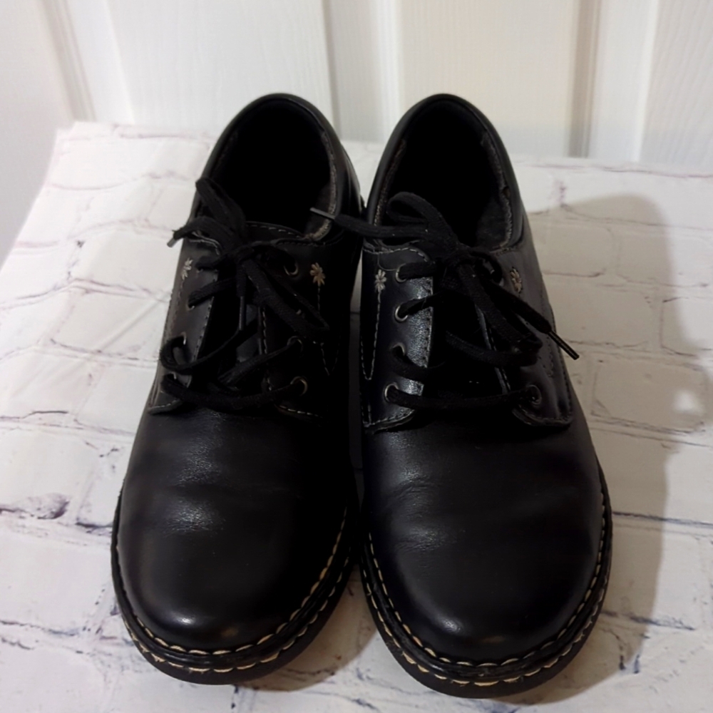 Eastland Black Leather Lace-Up Flats